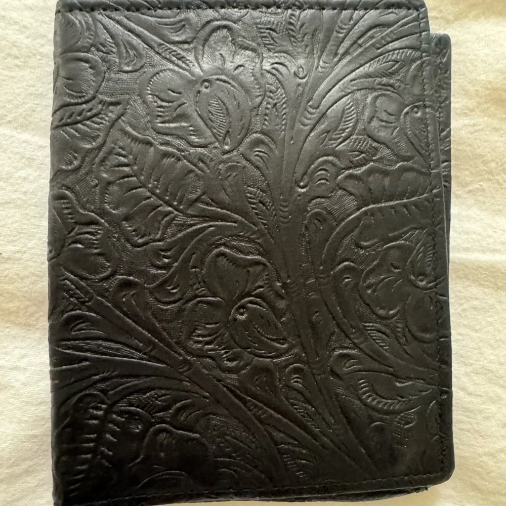 Black Genuine Leather Men’s Wallet + Money Clip
